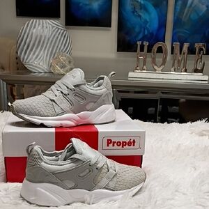 New Propet Gray Athletic Ultra Weave Stability Shoes Size 5